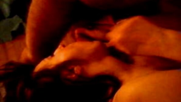 Una video porno scaricabili gratis bionda di classe ci dà un'idea di una masturbazione femminile