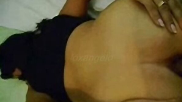 Stretto adolescente russo sul suo lettino da massaggio ha bisogno di un video porno scarica gratis lieto fine
