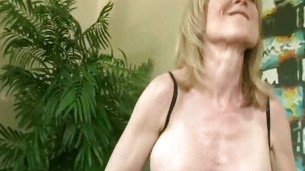 Una mora che ama farsi sfregare è sul lettino film porno italiani download da massaggio, commossa